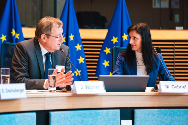 EU-Commissioner Mariya Gabriel meets with leaders from industry and academia for first Round Table of the “European Sounding Board on Innovation”.