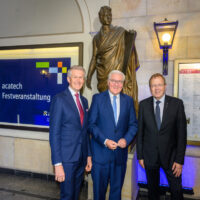acatech President Thomas Weber (left), Federal President Frank-Walter Steinmeier (center) and acatech President Jan Wörner (right) at the 2023 acatech gala.