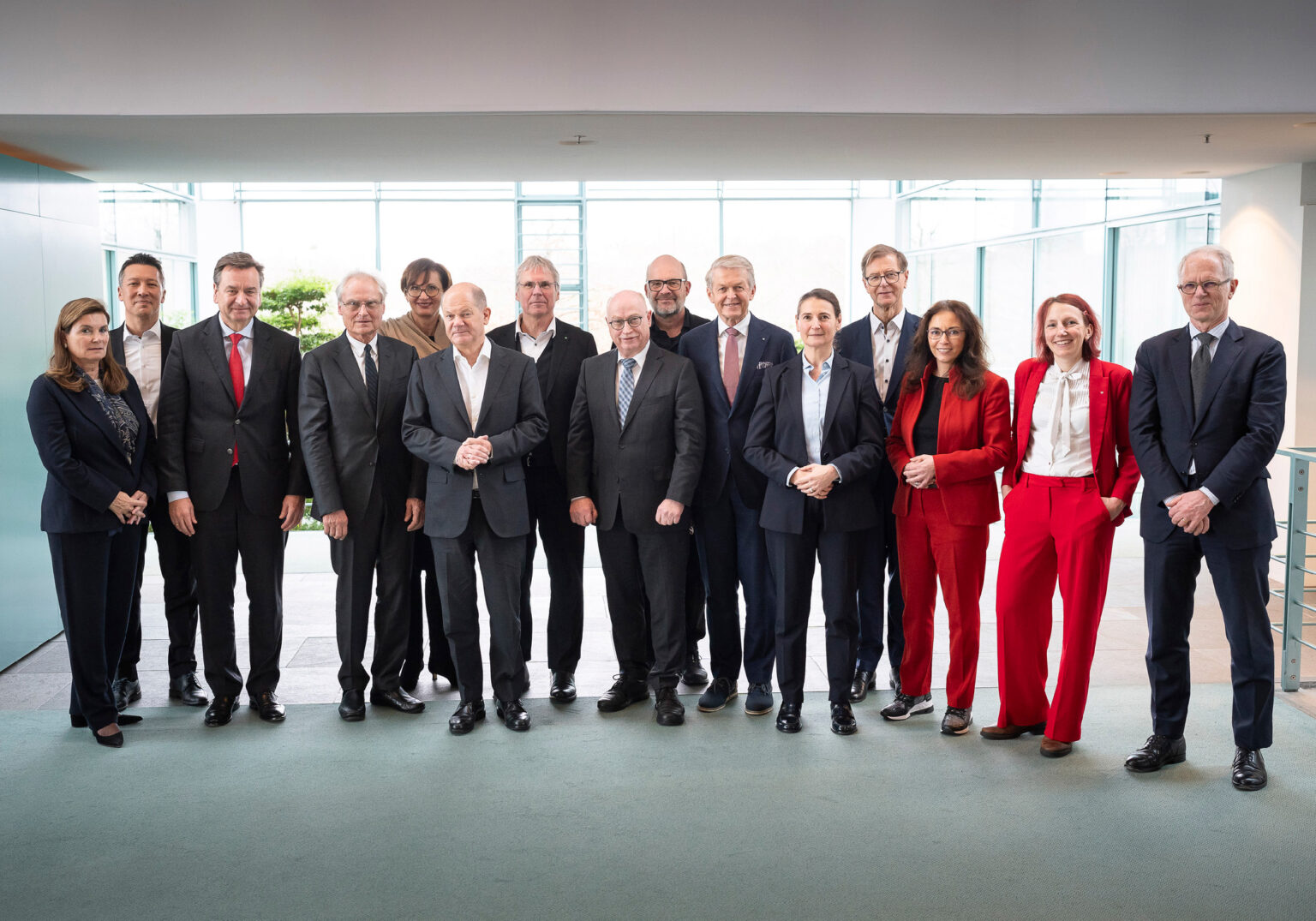 Members of the Future Council of the Federal Chancellor with Federal Chancellor Olaf Scholz