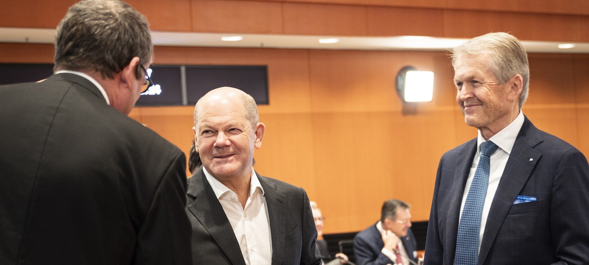Federal Chancellor Olaf Scholz and acatech President Thomas Weber at the summit of the Alliance for Transformation in the Federal Chancellery