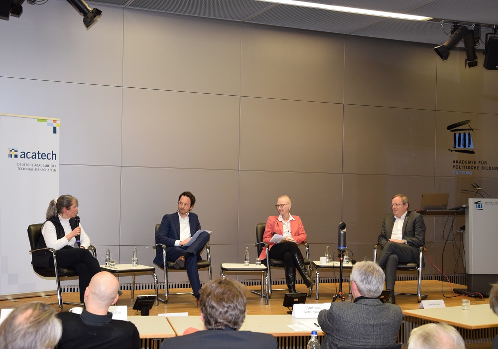 Panel discussion with Gitta Kutyniok, Andreas Kalina, Andrea Martin and Jan Wörner (from left to right).