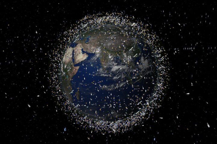 Artist's impression based on actual density data of space debris orbiting the Earth. The size of the debris is exaggerated compared to Earth. (Photo: ESA)